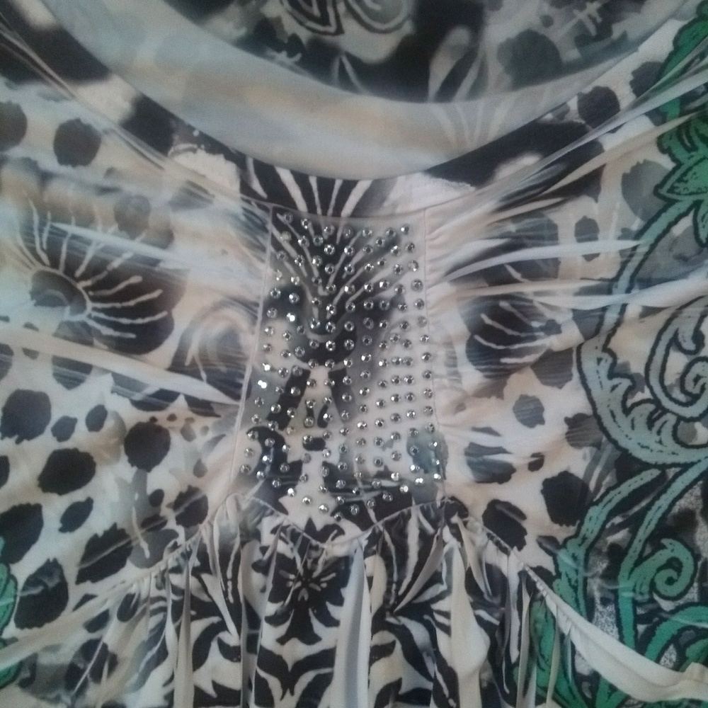 Beautiful blouse - Picture 3 of 3